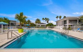 Clarion Inn&Suites Across From Universal Orlando Resort