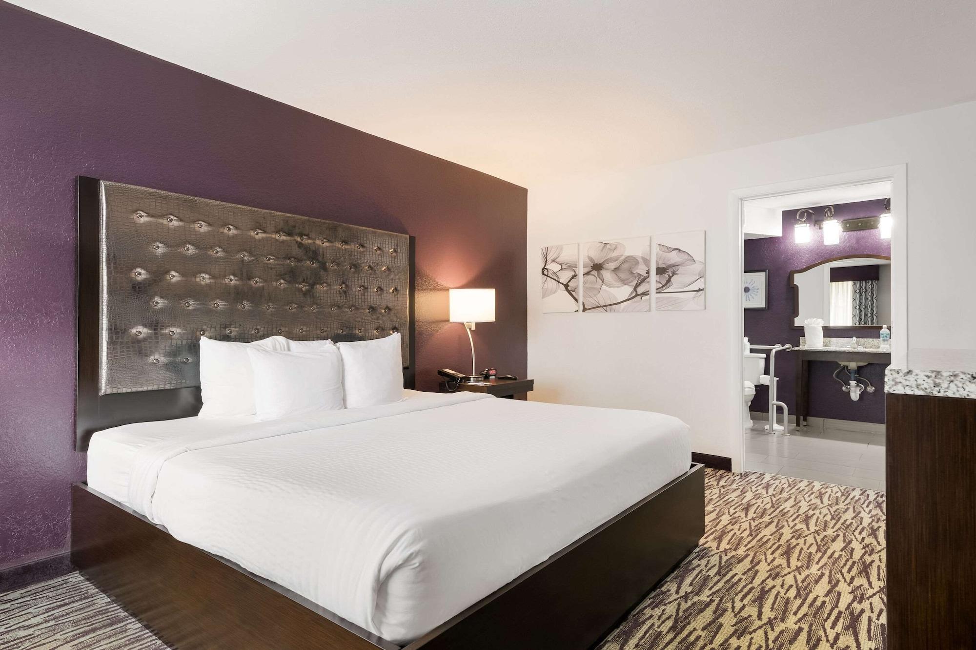 Clarion Inn&Suites Across From Universal Orlando Resort Exterior foto