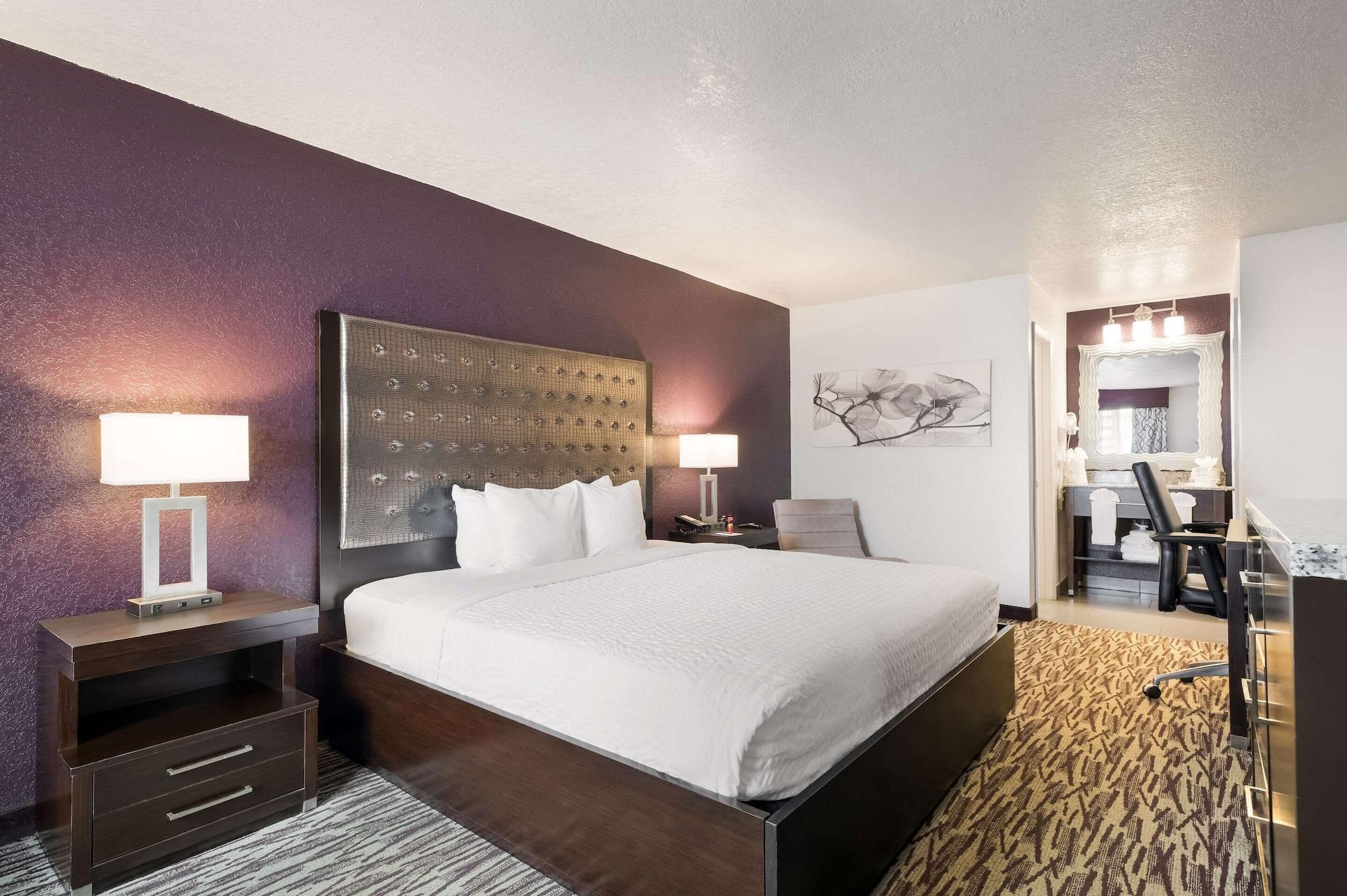 Clarion Inn&Suites Across From Universal Orlando Resort Exterior foto