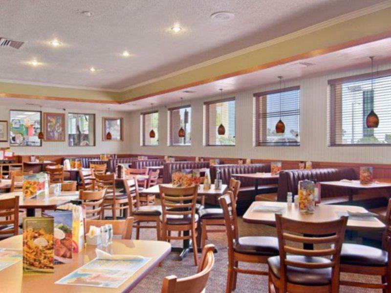 Clarion Inn&Suites Across From Universal Orlando Resort Restaurante foto